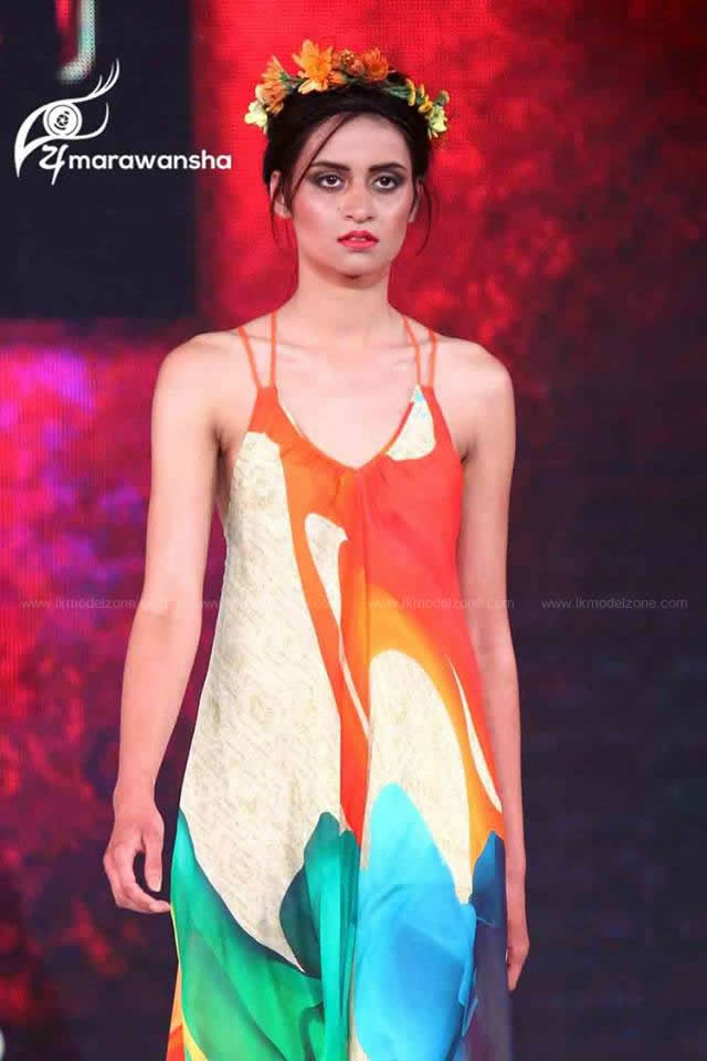 93244573408Colombo%20fashion%20week.jpg