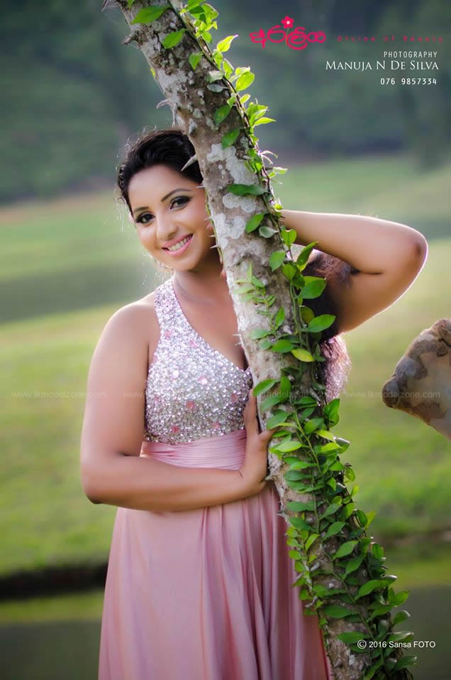 14381744401Jayani%20Chathurangika%20Weerasighe.jpg