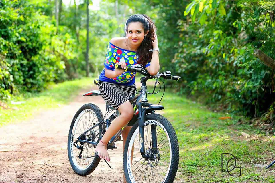 33080224505Amadhi%20Upeksha%20Deeneththi.jpg