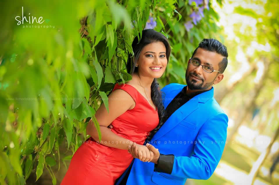 50510635404Shanudrie%20Priyasad%20and%20Manuranga.jpg