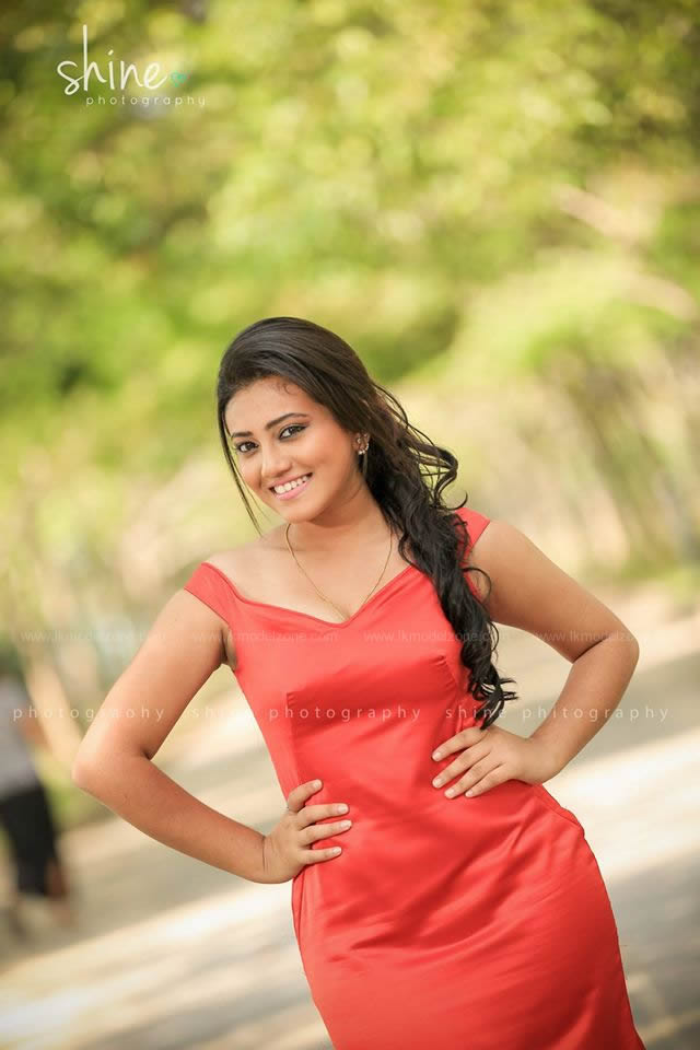 69377152512Shanudrie%20Priyasad%20and%20Manuranga.jpg