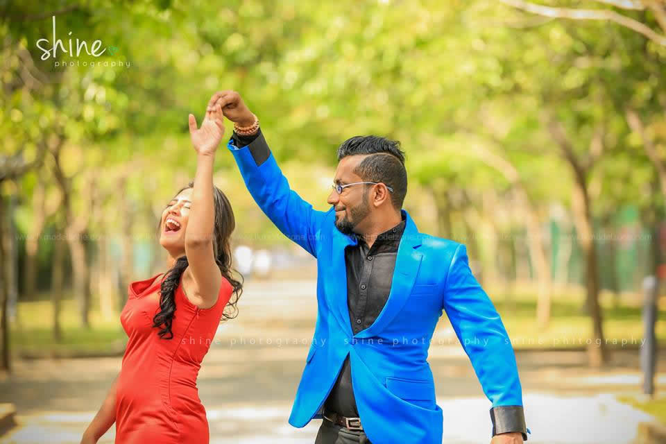 82333579802Shanudrie%20Priyasad%20and%20Manuranga.jpg