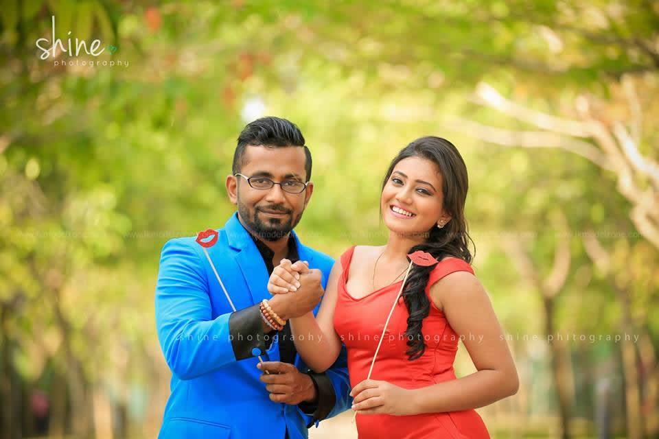 88304472507Shanudrie%20Priyasad%20and%20Manuranga.jpg